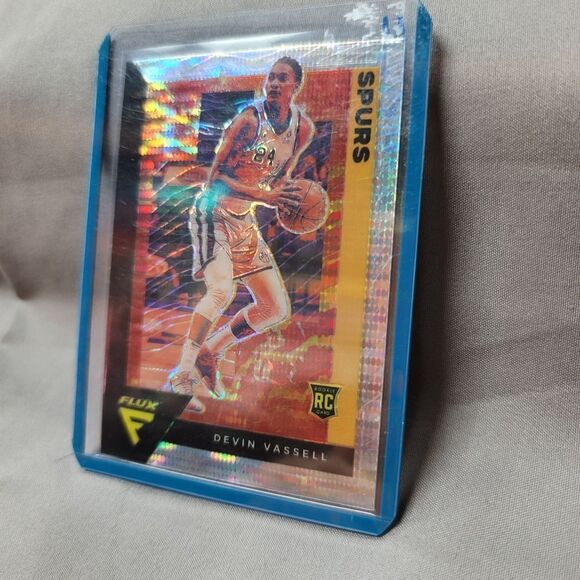 Devin Vassel 2020-21 Panini Flux holographic rookie card - San Antonio Spurs - Picture 3 of 14